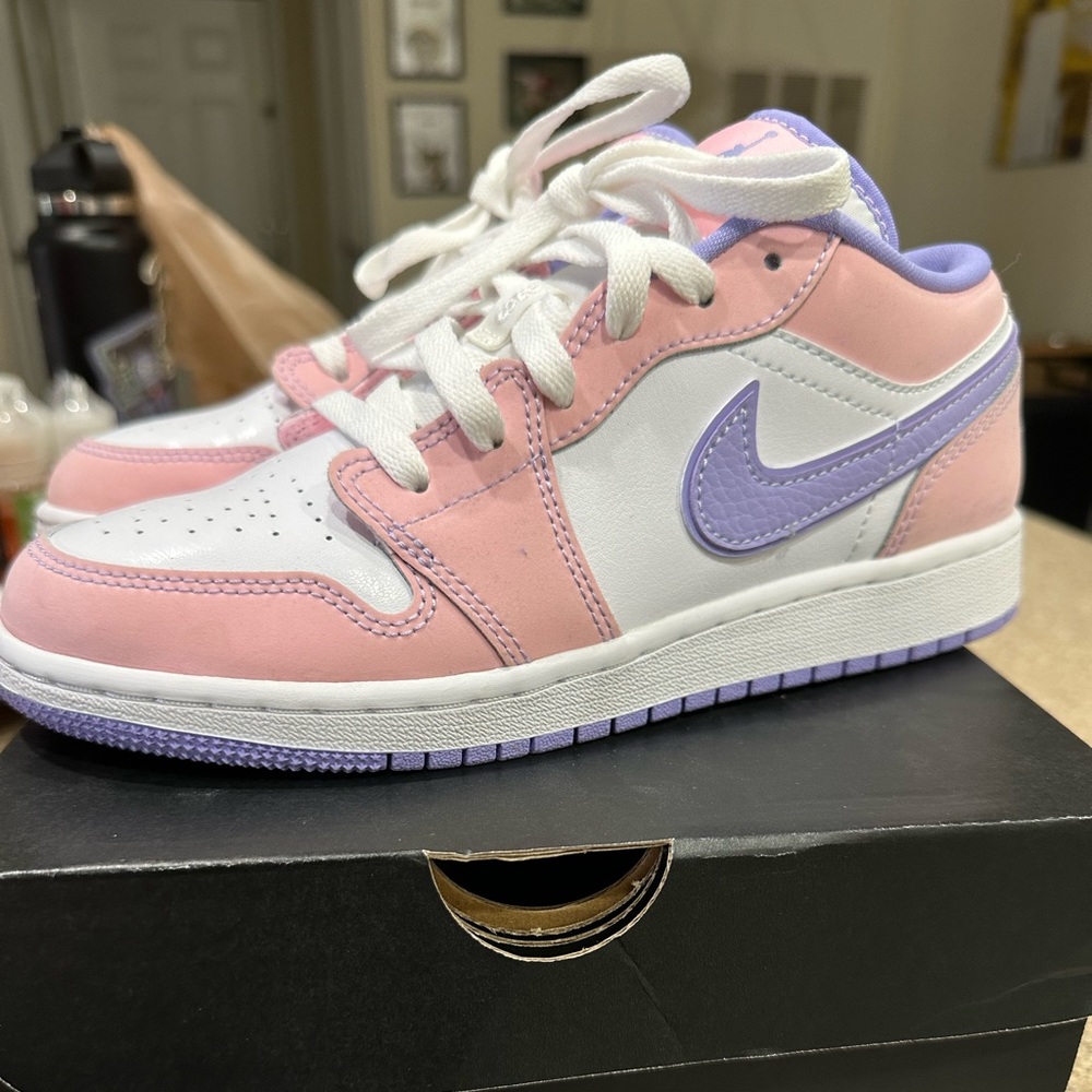 Jordan 1 Low in Arctic Punch